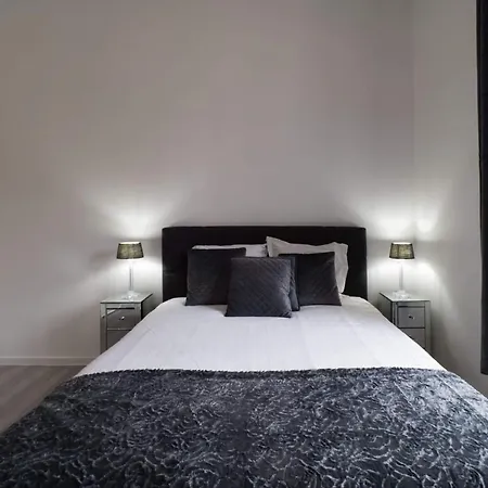 Executive Double With En-suite Centre In R1 Guest house