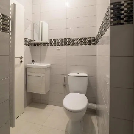 Executive Double With En-suite Centre In R1 3*