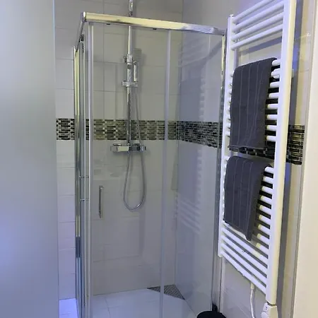 Executive Double With En-suite Centre In R1 Guest house *