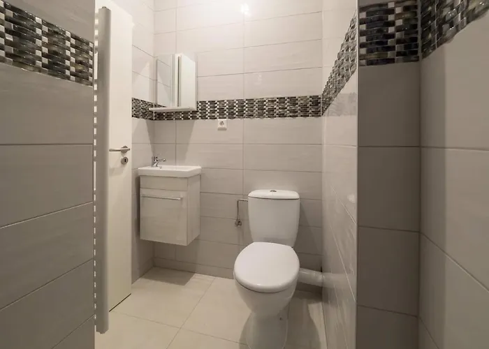 Executive Double With En-suite Centre In R1 3*