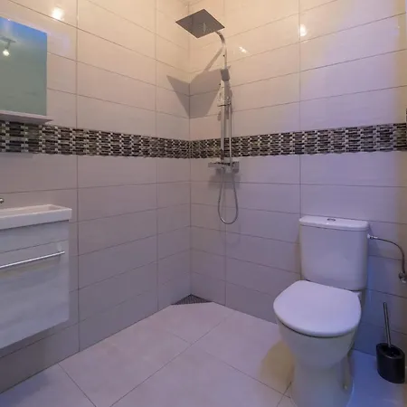 Pensjonat Executive Double With En-suite Centre In R1 3*