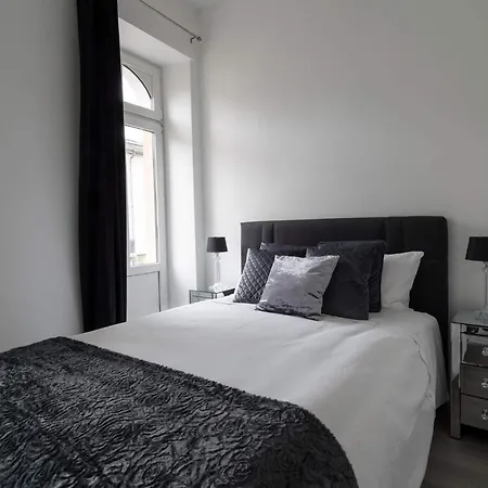 Pensjonat Executive Double With En-suite Centre In R1 3*