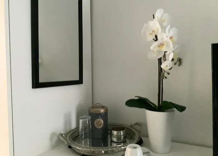 Executive Double With En-suite Centre In R1 3*